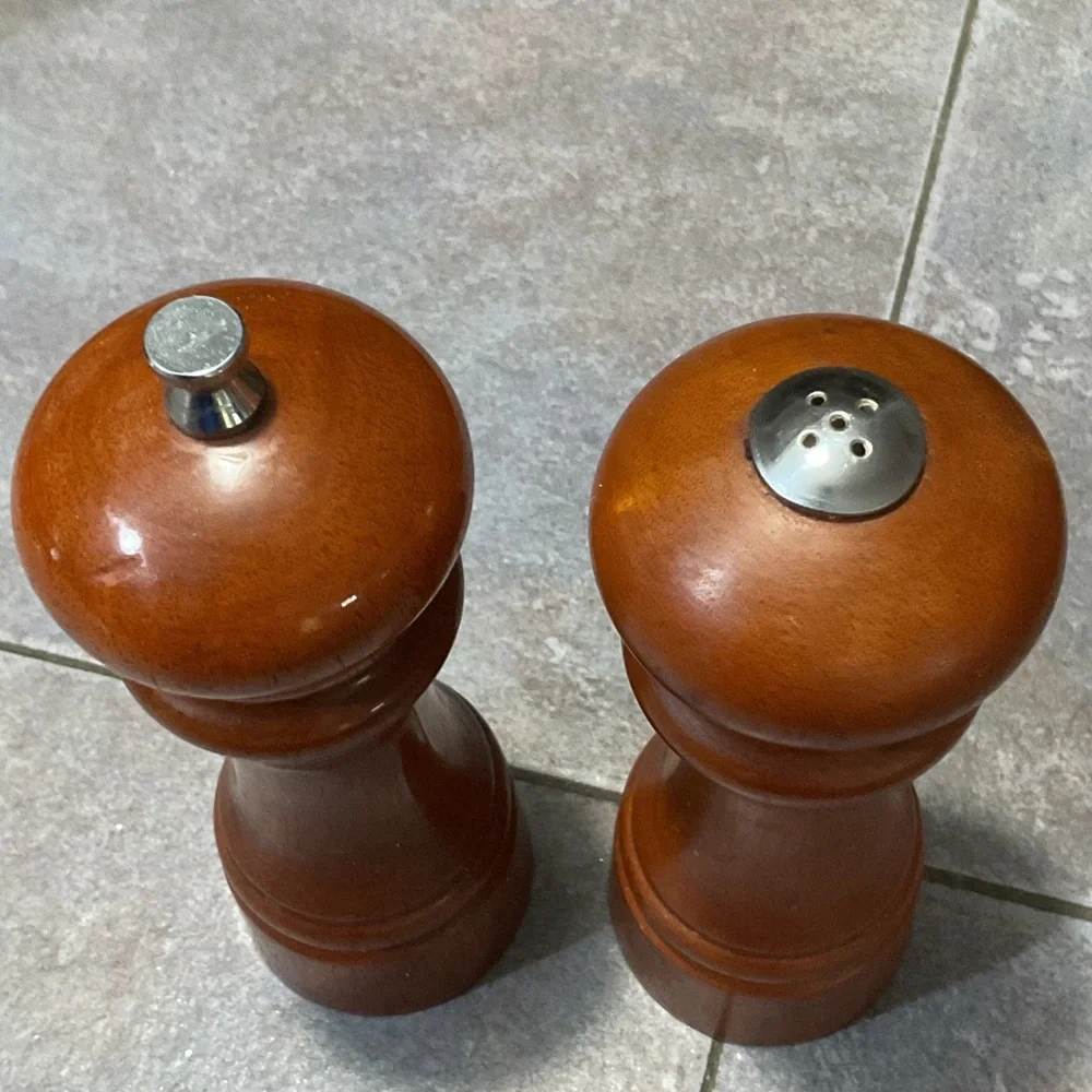 Wooden Salt and Pepper Grinder Set
